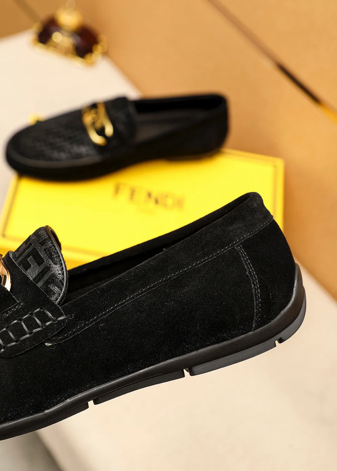Men's shoes 💰380 💐 Product trademark: FENDI [Fendi] Doudou shoes Regular size: 38-44 (45🉑️customized) Product materials: Selected imported first-layer frosted cowhide embossed upper + luxury hardware buckle, imported pig lining. Strong three-dimensional visual effect, rubber outsole Color: 1⃣️color optional